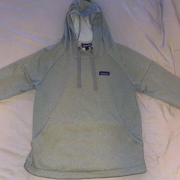 Women’s Small Light Gray Patagonia Sweatshirt - Picture 2 of 4
